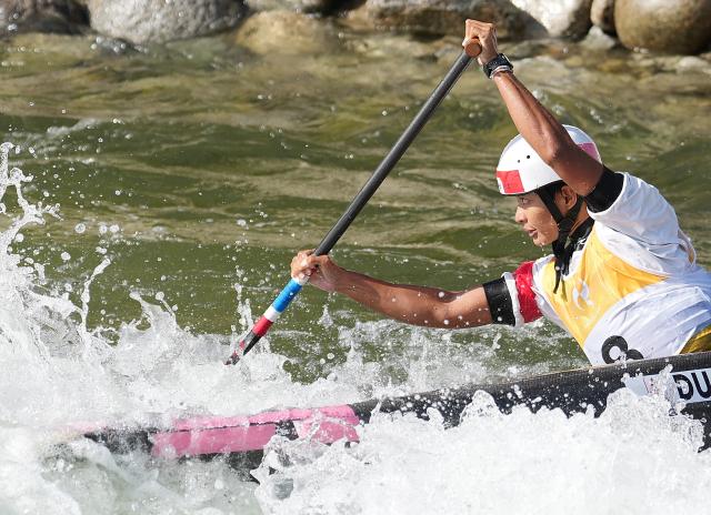 (260930) -- TOYOTA, Sept. 30, 2026 (Xinhua) -- Atcharaporn Duanglawa of Thailand competes during the women's canoe single final of canoe slalom at the 20th Asian Games Aichi-Nagoya 2026 in Toyota of Aichi Prefecture, Japan, Sept. 30, 2026. (Xinhua/Zhang Haobo)