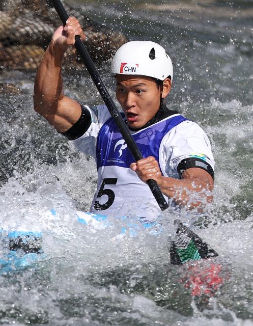 (260930) -- TOYOTA, Sept. 30, 2026 (Xinhua) -- Hu Zhaoshan of China competes during the men's kayak single final of canoe slalom at the 20th Asian Games Aichi-Nagoya 2026 in Toyota of Aichi Prefecture, Japan, Sept. 30, 2026. (Xinhua/Deng Hua)