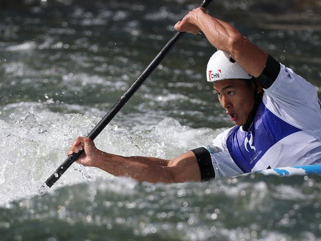 (260930) -- TOYOTA, Sept. 30, 2026 (Xinhua) -- Hu Zhaoshan of China competes during the men's kayak single final of canoe slalom at the 20th Asian Games Aichi-Nagoya 2026 in Toyota of Aichi Prefecture, Japan, Sept. 30, 2026. (Xinhua/Deng Hua)