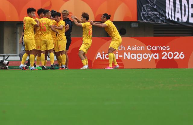 (260930) -- OSAKA, Sept. 30, 2026 (Xinhua) -- Players of China celebrate scoring during the men's semifinals of football between China and South Korea at 20th Asian Games Aichi-Nagoya 2026 in Osaka, Japan, Sept. 30, 2026. (Xinhua/Jia Haocheng)