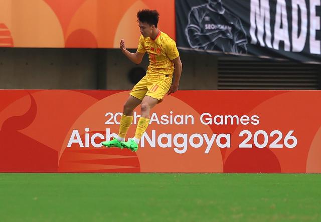(260930) -- OSAKA, Sept. 30, 2026 (Xinhua) -- Wang Yudong of China celebrates his scoring during the men's semifinals of football between China and South Korea at 20th Asian Games Aichi-Nagoya 2026 in Osaka, Japan, Sept. 30, 2026. (Xinhua/Jia Haocheng)