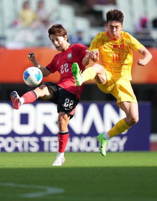 (260930) -- OSAKA, Sept. 30, 2026 (Xinhua) -- Wang Yudong (R) of China vies with Bae Hyunseo of South Korea during the men's semifinals of football between China and South Korea at 20th Asian Games Aichi-Nagoya 2026 in Osaka, Japan, Sept. 30, 2026. (Xinhua/Lui Siu Wai)