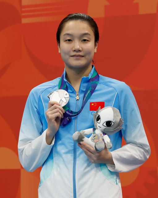 (260930) -- TOKYO, Sept. 30, 2026 (Xinhua) -- China's Chen Jia celebrates during the awarding ceremony of the women's 3m springboard final of diving at the 20th Asian Games Aichi-Nagoya 2026 in Tokyo, Japan, Sept. 30, 2026. (Xinhua/Wu Zhizun)