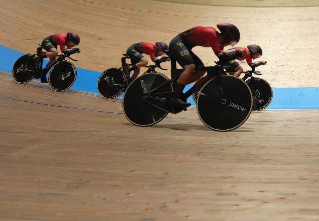 (260929) -- SHIZUOKA, Sept. 29, 2026 (Xinhua) -- Riders of team China compete during the women's team pursuit final of cycling track at 20th Asian Games Aichi-Nagoya 2026 in Izu of Shizuoka Prefecture, Japan, Sept. 30, 2026. (Xinhua/Cen Yunpeng)