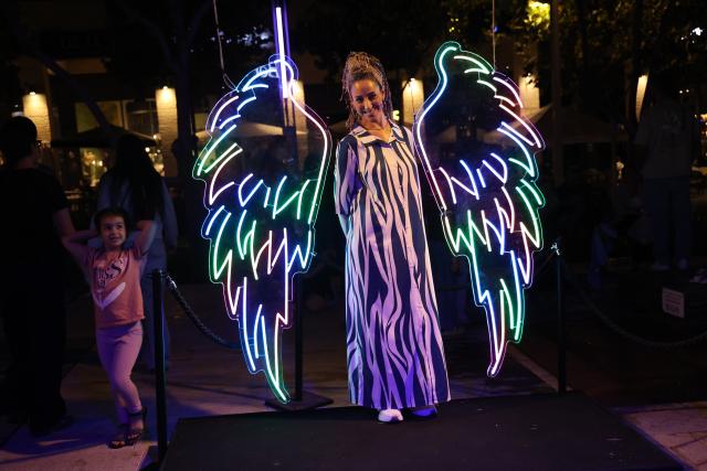 (260930) -- MODIIN, Sept. 30, 2026 (Xinhua) -- People participate in a nighttime Sukkot celebration in the central Israeli city of Modiin, Sept. 29, 2026. (Photo by Gil Cohen Magen/Xinhua)