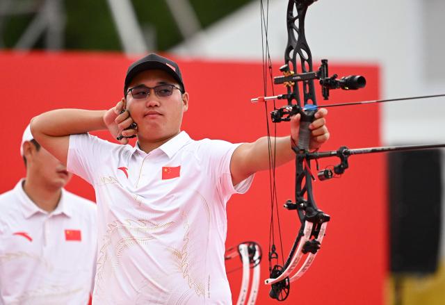 (260930) -- OKAZAKI, Sept. 30, 2026 (Xinhua) -- Liu Jinyi of team China competes during the compound men's team gold medal match of archery between China and India at the 20th Asian Games Aichi-Nagoya 2026 in Okazaki of Aichi Prefecture, Japan, Sept. 30, 2026. (Xinhua/Yu Yang)