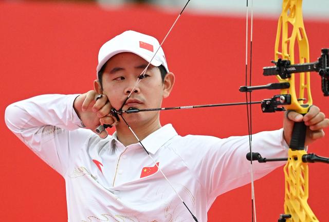 (260930) -- OKAZAKI, Sept. 30, 2026 (Xinhua) -- Shi Jingyu of team China competes during the compound men's team gold medal match of archery between China and India at the 20th Asian Games Aichi-Nagoya 2026 in Okazaki of Aichi Prefecture, Japan, Sept. 30, 2026. (Xinhua/Yu Yang)