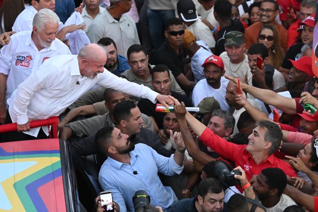 (260930) -- SALVADOR, Sept. 30, 2026 (Xinhua) -- Brazilian President Luiz Inacio Lula da Silva (2nd L), also the presidential candidate of Brazil's ruling Workers' Party, greets voters during a campaign event in Salvador, Bahia State, Brazil, on Sept. 29, 2026. (Photo by Lucio Tavora/Xinhua)