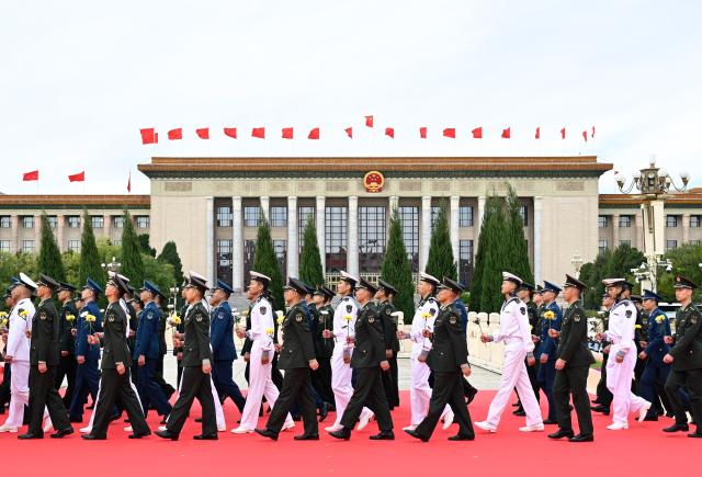 (260930) -- BEIJING, Sept. 30, 2026 (Xinhua) -- A ceremony to present flower baskets to fallen national heroes to mark Martyrs' Day is held at Tian'anmen Square in Beijing, capital of China, Sept. 30, 2026. (Xinhua/Shen Hong)