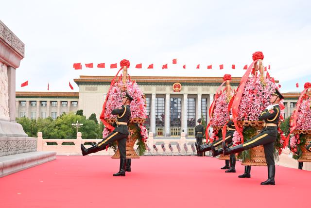 (260930) -- BEIJING, Sept. 30, 2026 (Xinhua) -- A ceremony to present flower baskets to fallen national heroes to mark Martyrs' Day is held at Tian'anmen Square in Beijing, capital of China, Sept. 30, 2026. (Xinhua/Li Xiang)