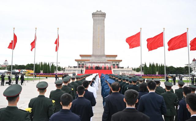 (260930) -- BEIJING, Sept. 30, 2026 (Xinhua) -- A ceremony to present flower baskets to fallen national heroes to mark Martyrs' Day is held at Tian'anmen Square in Beijing, capital of China, Sept. 30, 2026. (Xinhua/Li Xiang)
