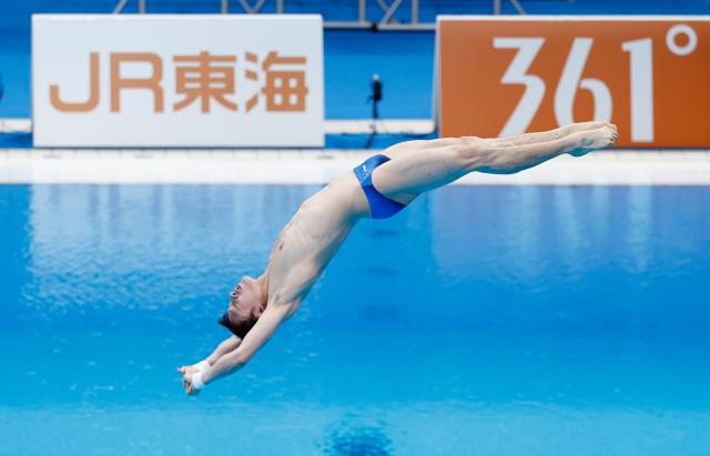 (260930) -- TOKYO, Sept. 30, 2026 (Xinhua) -- Lian Junjie of China competes during the men's 10m platform final of diving at the 20th Asian Games Aichi-Nagoya 2026 in Tokyo, Japan, Sept. 30, 2026. (Xinhua/Wu Zhizun)