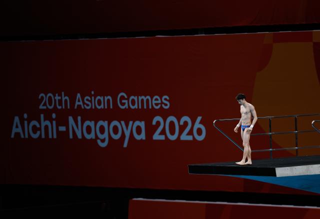 (260930) -- TOKYO, Sept. 30, 2026 (Xinhua) -- Lian Junjie of China competes during the men's 10m platform final of diving at the 20th Asian Games Aichi-Nagoya 2026 in Tokyo, Japan, Sept. 30, 2026. (Xinhua/Wu Zhizun)