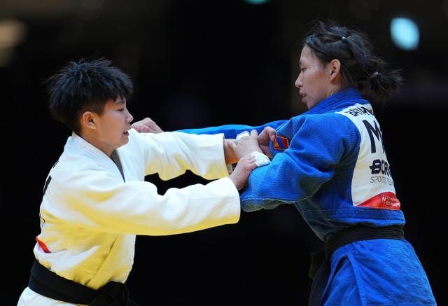 (260930) -- NAGOYA, Sept. 30, 2026 (Xinhua) -- Xu Aoyu (L) of China competes against Uranzaya Bayanmunkh of Mongolia during the Women's -52kg bronze medal match of Judo at the 20th Asian Games Aichi-Nagoya 2026 in Nagoya, Japan, Sept. 30, 2026. (Xinhua/Cheong Kam Ka)