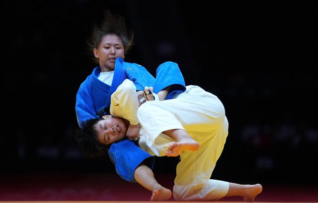 (260930) -- NAGOYA, Sept. 30, 2026 (Xinhua) -- Xu Aoyu (front) of China competes against Uranzaya Bayanmunkh of Mongolia during the Women's -52kg bronze medal match of Judo at the 20th Asian Games Aichi-Nagoya 2026 in Nagoya, Japan, Sept. 30, 2026. (Xinhua/Cheong Kam Ka)