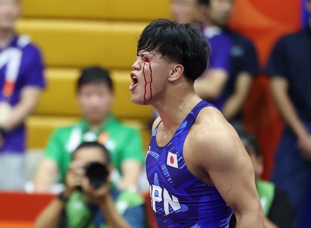 (260930) -- NAGOYA, Sept. 30, 2026 (Xinhua) -- Yoshida Taizo of Japan celebrates after winning the men's greco-roman 87kg final of Wrestling against Asan Kurbanovich Zhanyshov of Kyrgyzstan at the 20th Asian Games Aichi-Nagoya 2026 in Nagoya, Japan, Sept. 30, 2026. (Xinhua/Long Lei)