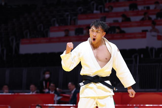 (260930) -- NAGOYA, Sept. 30, 2026 (Xinhua) -- Xue Ziyang of China celebrates victory over Gusman Kyrgyzbayev of Kazakhstan after the Men's -66kg bronze medal match of Judo at the 20th Asian Games Aichi-Nagoya 2026 in Nagoya, Japan, Sept. 30, 2026. (Xinhua/Yao Qilin)