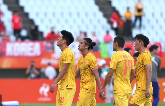(260930) -- OSAKA, Sept. 30, 2026 (Xinhua) -- Players of China react after the men's football semifinal between China and South Korea at 20th Asian Games Aichi-Nagoya 2026 in Osaka, Japan, Sept. 30, 2026. (Xinhua/Jia Haocheng)