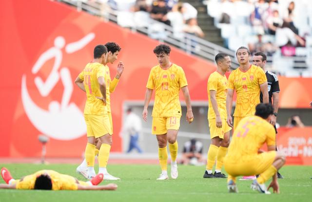(260930) -- OSAKA, Sept. 30, 2026 (Xinhua) -- Players of China react after the men's football semifinal between China and South Korea at 20th Asian Games Aichi-Nagoya 2026 in Osaka, Japan, Sept. 30, 2026. (Xinhua/Lui Siu Wai)
