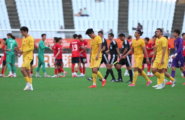 (260930) -- OSAKA, Sept. 30, 2026 (Xinhua) -- Players of China react after the men's football semifinal between China and South Korea at 20th Asian Games Aichi-Nagoya 2026 in Osaka, Japan, Sept. 30, 2026. (Xinhua/Jia Haocheng)