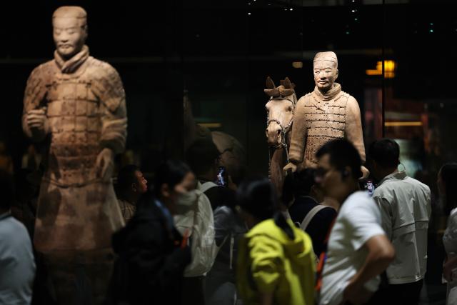 (260930) -- XI'AN, Sept. 30, 2026 (Xinhua) -- People visit the Pit No. 2 exhibition hall of the Emperor Qinshihuang's Mausoleum Site Museum in Xi'an, northwest China's Shaanxi Province, Sept. 30, 2026. The Pit No. 2 exhibition hall of the Emperor Qinshihuang's Mausoleum Site Museum has completed its renovation and will be open to the public during the National Day holiday. (Xinhua/Li Yibo)