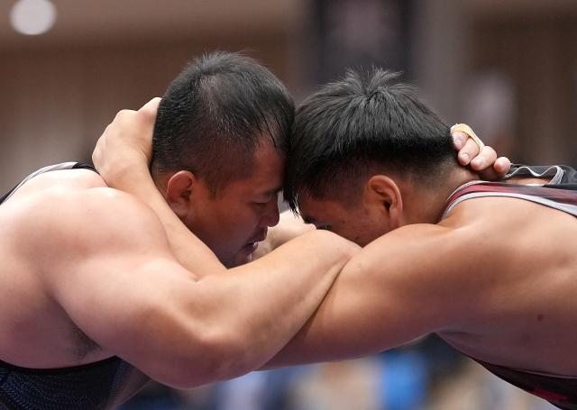 (260930) -- NAGOYA, Sept. 30, 2026 (Xinhua) -- Meng Lingzhe (L) of China competes against Murat Zarlykbekovich Botoev of Kyrgyzstan during the men's greco-roman 130kg bronze medal match of Wrestling at the 20th Asian Games Aichi-Nagoya 2026 in Nagoya, Japan, Sept. 30, 2026. (Xinhua/Li Bo)