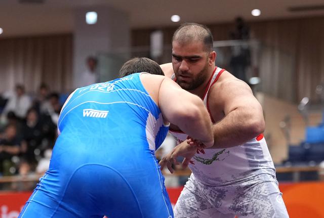 (260930) -- NAGOYA, Sept. 30, 2026 (Xinhua) -- Amin Mirzazadeh (R) of Iran competes against Rafael Tsitsuashvili of Uzbekistan during the men's greco-roman 130kg final of Wrestling at the 20th Asian Games Aichi-Nagoya 2026 in Nagoya, Japan, Sept. 30, 2026. (Xinhua/Li Bo)