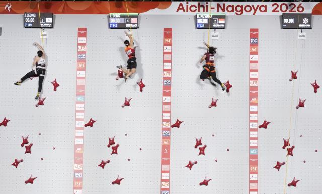 (260930) -- NAGOYA, Sept. 30, 2026 (Xinhua) -- Desak Made Rita Kusuma Dewi (R) of Indonesia, Deng Lijuan (C) of China and Jeong Jimin of South Korea compete during the women's speed 4 final of sport climbing at the 20th Asian Games Aichi-Nagoya 2026 in Nagoya, Japan, Sept. 30, 2026. (Xinhua/Jia Yuchen)