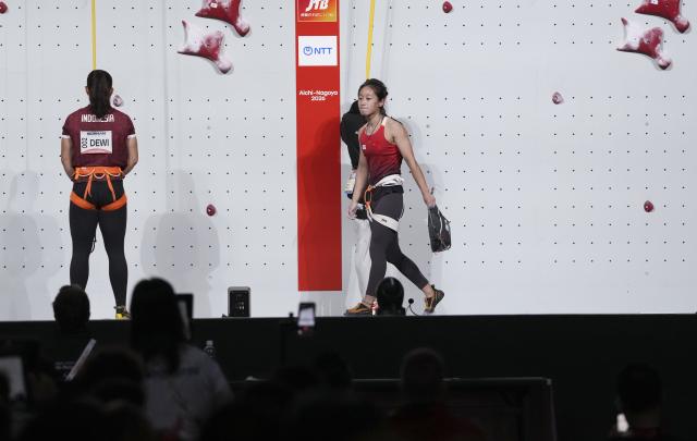 (260930) -- NAGOYA, Sept. 30, 2026 (Xinhua) -- Zhou Yafei (R) of China reacts during the women's speed 4 final of sport climbing at the 20th Asian Games Aichi-Nagoya 2026 in Nagoya, Japan, Sept. 30, 2026. (Xinhua/Jia Yuchen)
