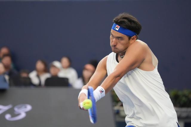 (260930) -- BEIJING, Sept. 30, 2026 (Xinhua) -- Bu Yunchaokete of China hits a return during the men's singles first round match against Juan Manuel Cerundolo of Argentina at 2026 China Open tennis tournament in Beijing, China, Sept. 30, 2026. (Xinhua/Xie Han)