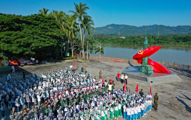 (260930) -- BEIJING, Sept. 30, 2026 (Xinhua) -- Students take part in a red-themed study tour in Qionghai City, south China's Hainan Province, Sept. 30, 2026. Commemorative events were held across China to mark Martyrs' Day in recent days. Observed on Sept. 30, one day before National Day, the day commemorates those who gave their lives for national independence and prosperity. (Xinhua/Guo Cheng)