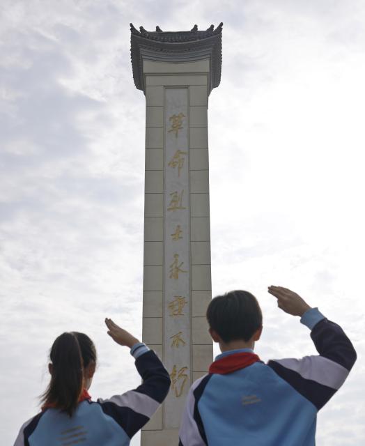 (260930) -- BEIJING, Sept. 30, 2026 (Xinhua) -- Students salute to the monument for martyrs at a martyrs' cemetery in Qinyang City, central China's Henan Province, Sept. 30, 2026. Commemorative events were held across China to mark Martyrs' Day in recent days. Observed on Sept. 30, one day before National Day, the day commemorates those who gave their lives for national independence and prosperity. (Photo by Zhang Xinyu/Xinhua)