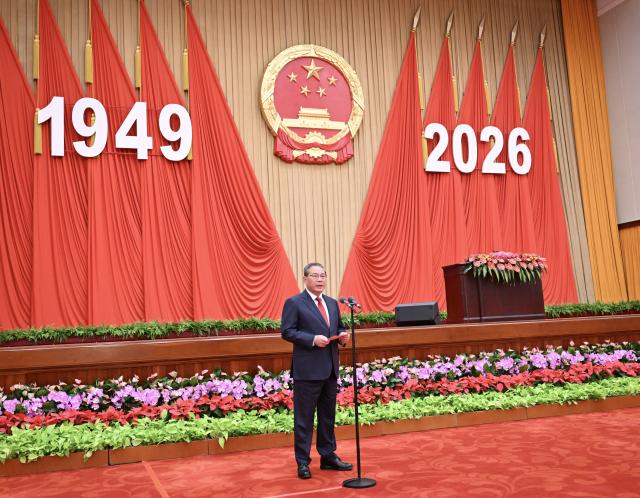 (260930) -- BEIJING, Sept. 30, 2026 (Xinhua) -- Chinese Premier Li Qiang, also a member of the Standing Committee of the Political Bureau of the Communist Party of China Central Committee, presides over a reception to celebrate the 77th anniversary of the founding of the People's Republic of China at the Great Hall of the People in Beijing, capital of China, Sept. 30, 2026. (Xinhua/Yin Bogu)