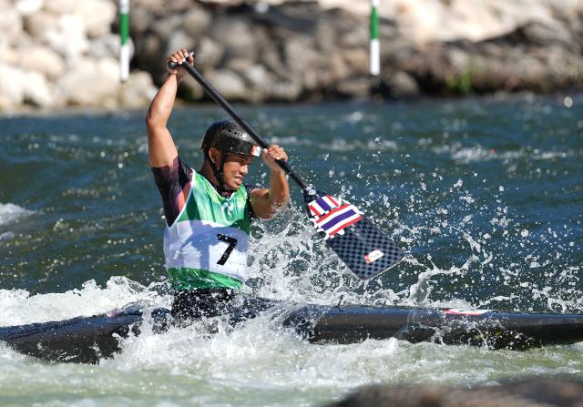 (261001) -- TOYOTA, Oct. 1, 2026 (Xinhua) -- Piyanath Koetsuk of Thailand competes during the men's canoe single final of canoe slalom at the 20th Asian Games Aichi-Nagoya 2026 in Toyota of Aichi Prefecture, Japan, Oct. 1, 2026. (Xinhua/Zhang Haobo)