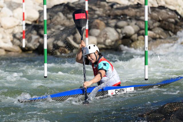 (261001) -- TOYOTA, Oct. 1, 2026 (Xinhua) -- Chen Lin of China competes during the women's kayak single final of canoe slalom at the 20th Asian Games Aichi-Nagoya 2026 in Toyota of Aichi Prefecture, Japan, Oct. 1, 2026. (Xinhua/Zhang Haobo)