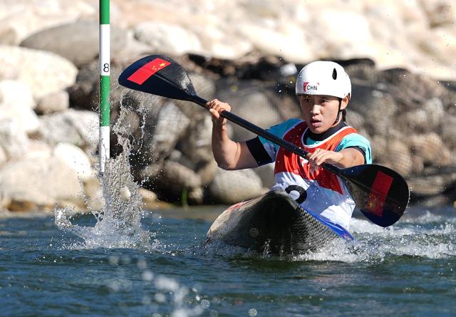 (261001) -- TOYOTA, Oct. 1, 2026 (Xinhua) -- Chen Lin of China competes during the women's kayak single final of canoe slalom at the 20th Asian Games Aichi-Nagoya 2026 in Toyota of Aichi Prefecture, Japan, Oct. 1, 2026. (Xinhua/Zhang Haobo)