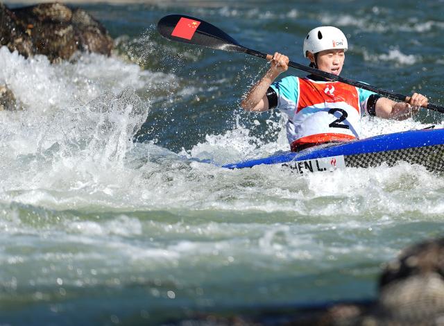 (261001) -- TOYOTA, Oct. 1, 2026 (Xinhua) -- Chen Lin of China competes during the women's kayak single final of canoe slalom at the 20th Asian Games Aichi-Nagoya 2026 in Toyota of Aichi Prefecture, Japan, Oct. 1, 2026. (Xinhua/Zhang Haobo)