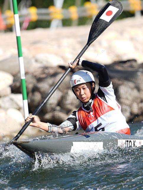 (261001) -- TOYOTA, Oct. 1, 2026 (Xinhua) -- Ito Kurumi of Japan competes during the women's kayak single final of canoe slalom at the 20th Asian Games Aichi-Nagoya 2026 in Toyota of Aichi Prefecture, Japan, Oct. 1, 2026. (Xinhua/Zhang Haobo)