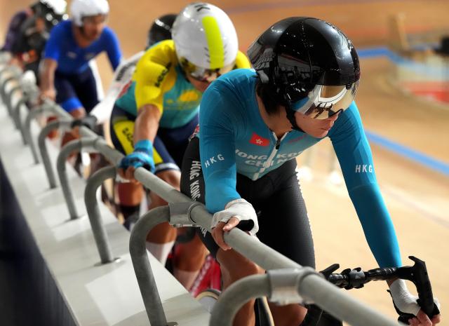 (261001) -- IZU, Oct. 1, 2026 (Xinhua) -- Riders prepare before the men's omnium elimination race of cycling track at the 20th Asian Games Aichi-Nagoya 2026 in Izu of Shizuoka Prefecture, Japan, Oct. 1, 2026. (Xinhua/Zhou Mi)