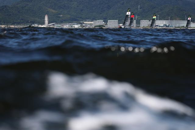 (261001) -- GAMAGORI, Oct. 1, 2026 (Xinhua) -- Sailors compete during the Men's Skiff Opening Series Race of Sailing at the 20th Asian Games Aichi-Nagoya 2026 in Gamagori of Aichi Prefecture, Japan, Oct. 1, 2026. (Xinhua/Deng Hua)