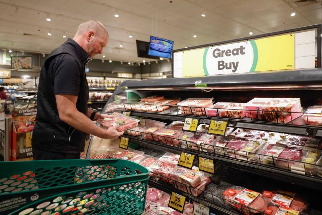 (261001) -- CANBERRA, Oct. 1, 2026 (Xinhua) -- A man shops for meat at a supermarket in Canberra, Australia, on Oct. 1, 2026. Australia's annual rate of inflation rose to 4 percent in August, according to official figures released on Wednesday. (Photo by Chu Chen/Xinhua)