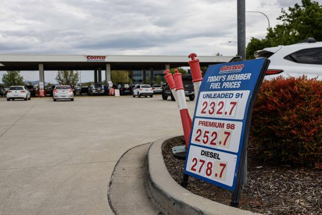 (261001) -- CANBERRA, Oct. 1, 2026 (Xinhua) -- A sign displays petrol and diesel prices at a petrol station in Canberra, Australia, on Oct. 1, 2026. Australia's annual rate of inflation rose to 4 percent in August, according to official figures released on Wednesday. (Photo by Chu Chen/Xinhua)