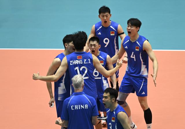 (261001) -- OKAZAKI, Oct. 1, 2026 (Xinhua) -- Players of China celebrate during the men's volleyball quarterfinal match between China and Thailand at the 20th Asian Games Aichi-Nagoya 2026 in Okazaki of Aichi Prefecture, Japan, Oct. 1, 2026. (Xinhua/Jia Haocheng)