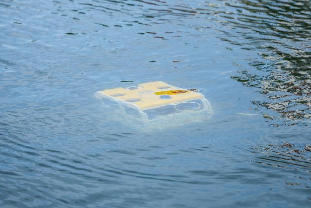 (261001) -- DALIAN, Oct. 1, 2026 (Xinhua) -- This photo taken on Sept. 17, 2026 shows an underwater robot manufactured by Dalian Maritime University competing in the 10th Underwater Robot Professional Contest held in Dalian, northeast China's Liaoning Province.
  Liaoning Underwater Robot Engineering Research Center, located at Dalian Maritime University in Dalian, was officially established in November 2020.
  Aligning with major national needs such as the development of marine ranching and marine resources, the center focuses on research of seafood fishing, seabed ecological environment exploration, etc.
  The center has undertaken more than 40 national-level projects and has so far independently developed over ten generations of underwater robot products. Many of its research results have been widely used in fields ranging from seafood fishing, submarine cable inspection to offshore platform dismantling, alongside marine environmental exploration. (Xinhua/Pan Yulong)