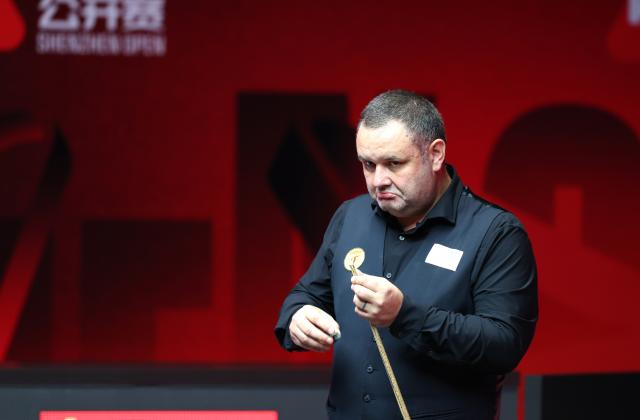 (261001) -- SHENZHEN, Oct. 1, 2026 (Xinhua) -- Stephen Maguire reacts during the round 4 match between Mark Selby of England and Stephen Maguire of Scotland at World Snooker Tour Shenzhen Open 2026 in Shenzhen, south China's Guangdong Province, Oct. 1, 2026. (Xinhua/Lu Hanxin)