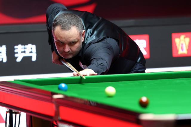 (261001) -- SHENZHEN, Oct. 1, 2026 (Xinhua) -- Stephen Maguire competes during the round 4 match between Mark Selby of England and Stephen Maguire of Scotland at World Snooker Tour Shenzhen Open 2026 in Shenzhen, south China's Guangdong Province, Oct. 1, 2026. (Xinhua/Lu Hanxin)