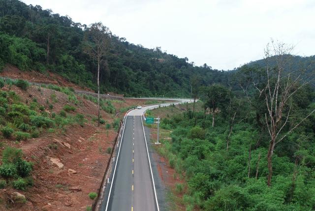 (261001) -- PURSAT, Oct. 1, 2026 (Xinhua) -- A drone photo taken on July 18, 2025 shows part of the National Road 10 in Pursat province, Cambodia. Cambodia on Thursday officially inaugurated the China-funded National Road 10, a major infrastructure project aimed at boosting regional trade and tourism following more than five years of construction. (Photo by Nitola/Xinhua)