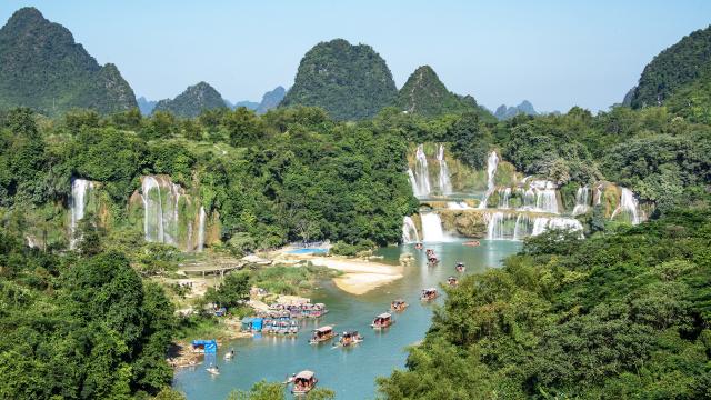 (261001) -- BEIJING, Oct. 1, 2026 (Xinhua) -- Tourists take rafts at the Detian Waterfalls scenic area in Daxin County of Chongzuo City, south China's Guangxi Zhuang Autonomous Region, Oct. 1, 2026. People across China stepped out to fully enjoy their leisure time during the National Day holiday. (Photo by Zhao Jingwu/Xinhua)