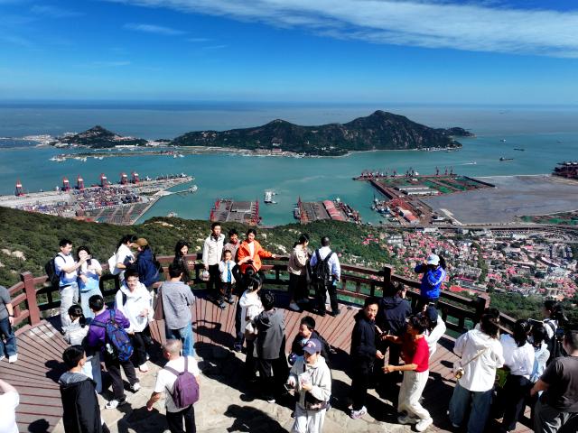 (261001) -- BEIJING, Oct. 1, 2026 (Xinhua) -- An aerial drone photo shows people enjoying the scenery at Yuntai Mountain upon the Sea scenic area in Lianyungang, east China's Jiangsu Province, Oct. 1, 2026. People across China stepped out to fully enjoy their leisure time during the National Day holiday. (Photo by Wang Chun/Xinhua)