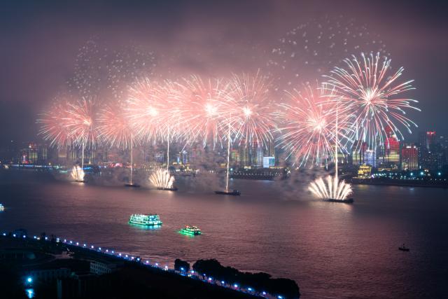 (261001) -- BEIJING, Oct. 1, 2026 (Xinhua) -- Fireworks light up the sky over Wuhan, central China's Hubei Province, Oct. 1, 2026. People celebrated the 77th anniversary of the founding of the People's Republic of China in various ways on Thursday. (Xinhua/Xiao Yijiu)